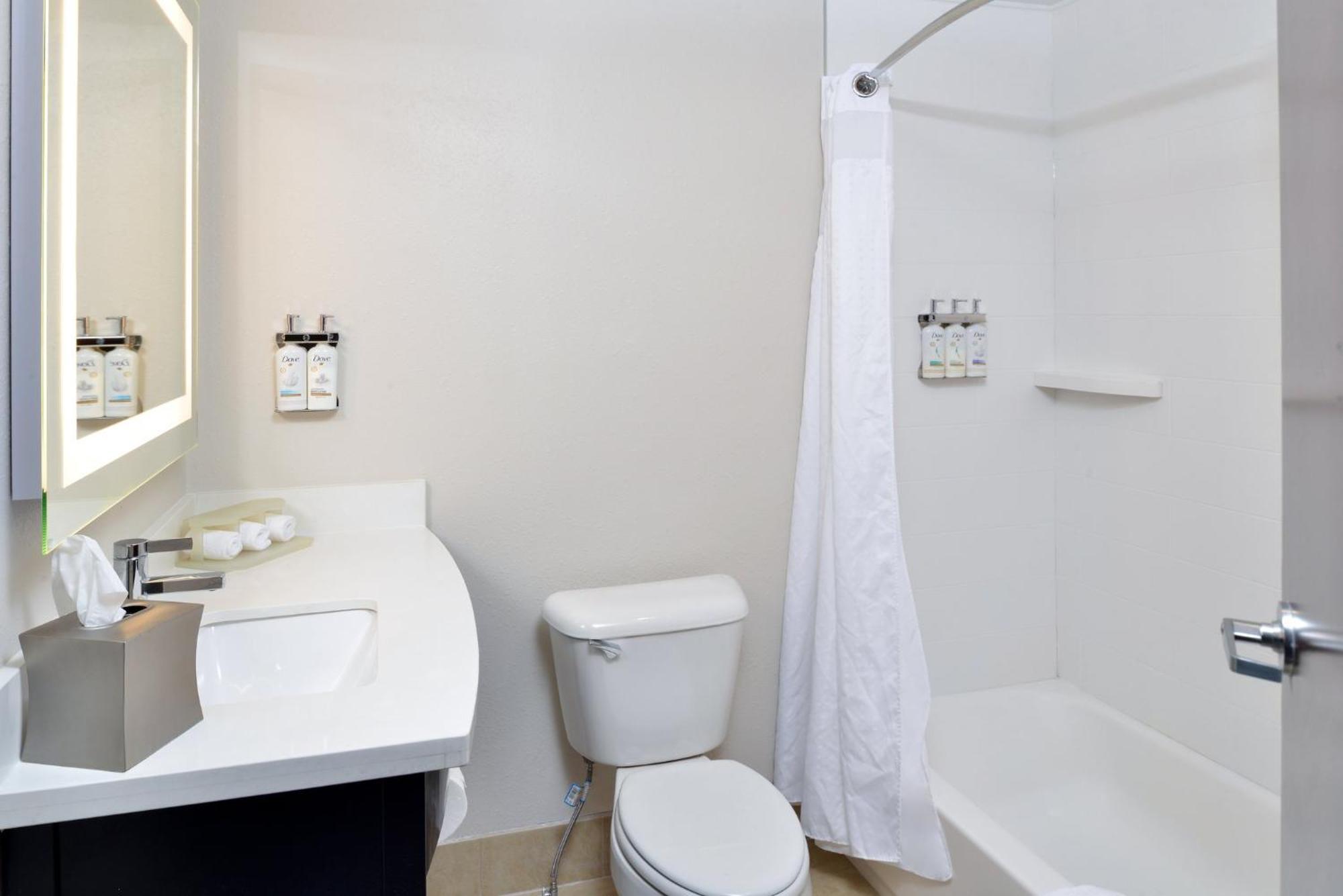 Camera Superior Doppia con Letti Singoli e Vista sulla Piscina